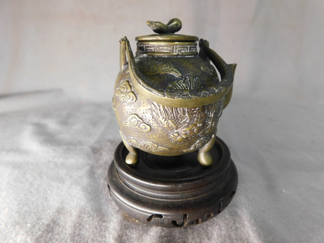 Chinese Bronze Saki Pot (1 of 4)