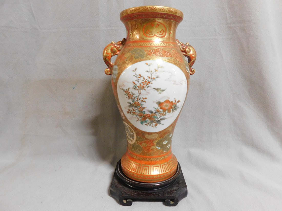 Kutani Vase (1 of 5)