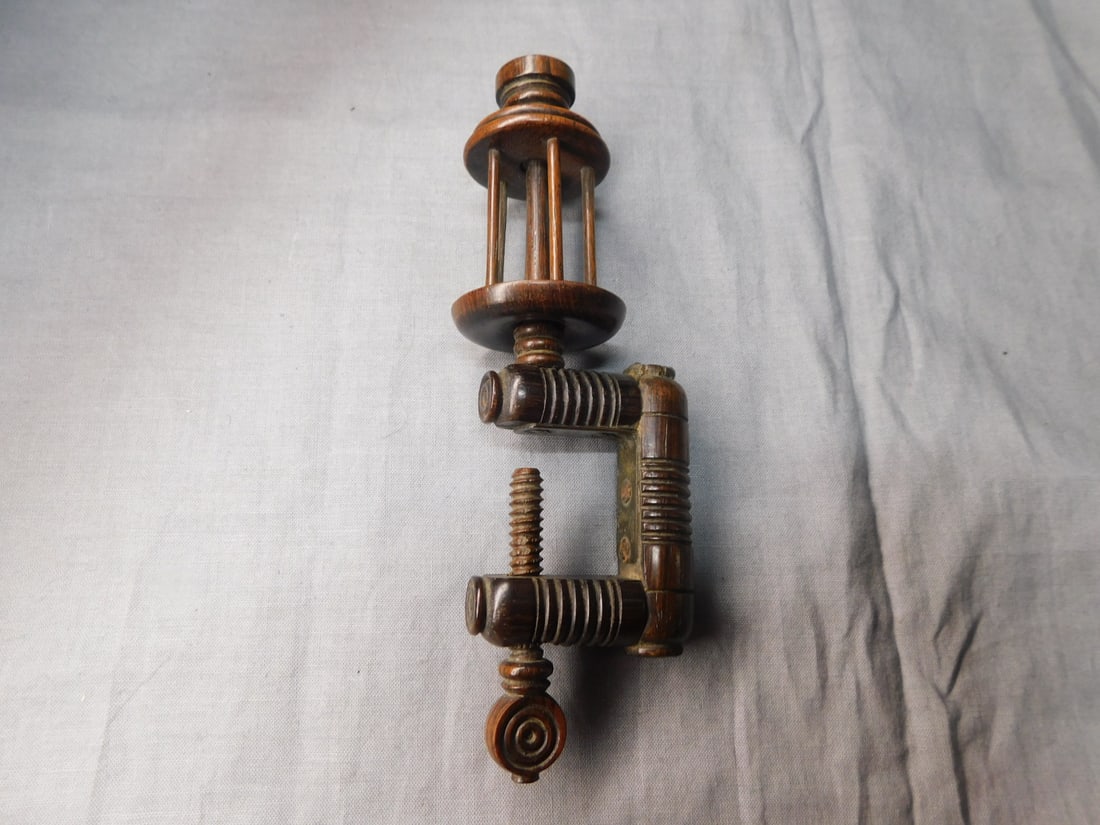 Victorian Bobbin Clamp (1 of 3)