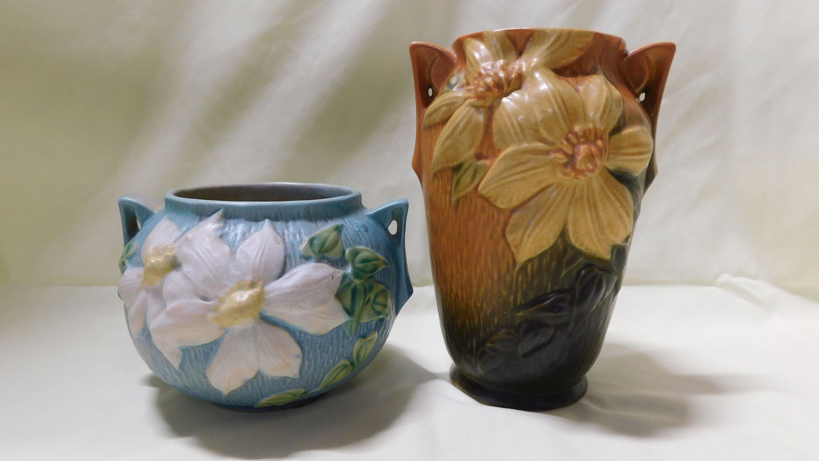 2 Roseville Clematis Vases (1 of 3)