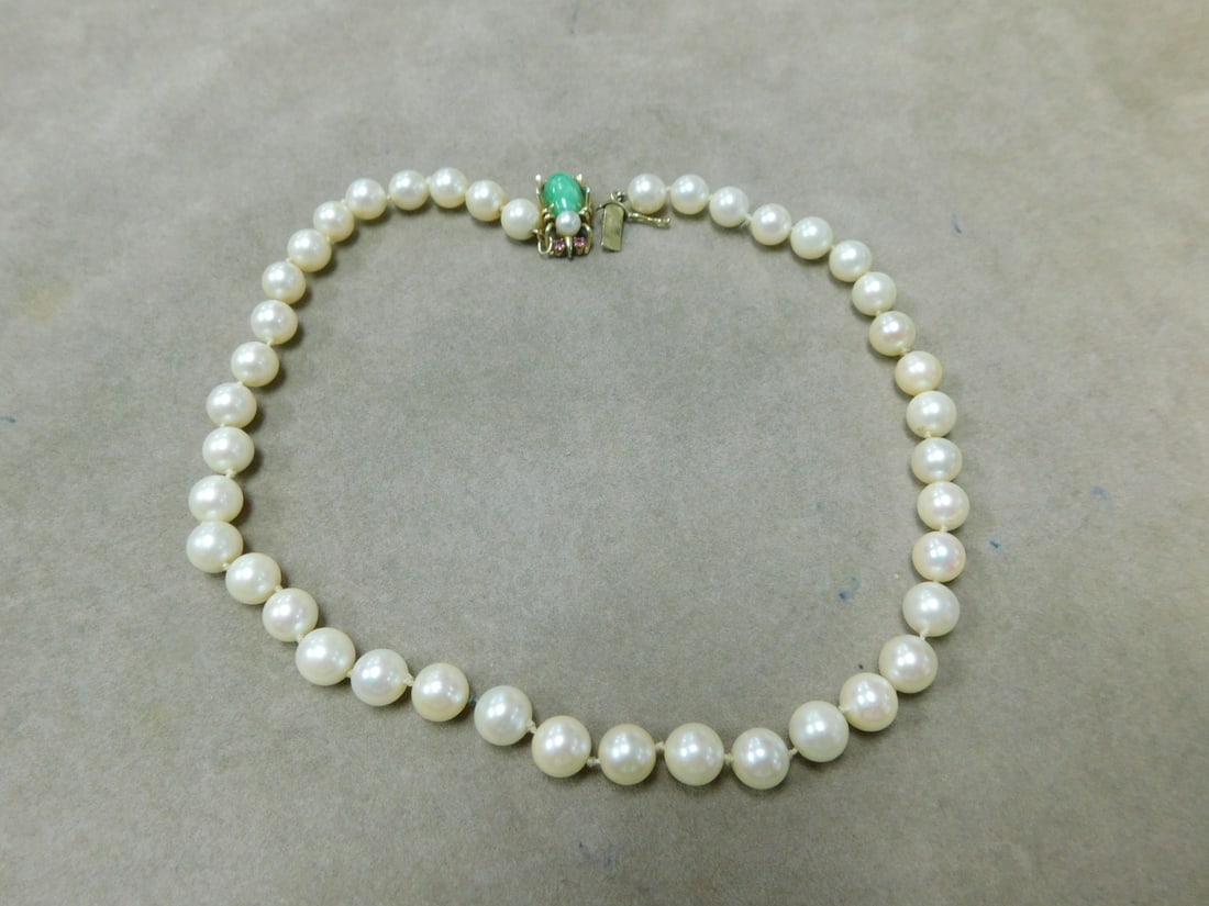 Cultured Pearl Necklace (1 of 5)
