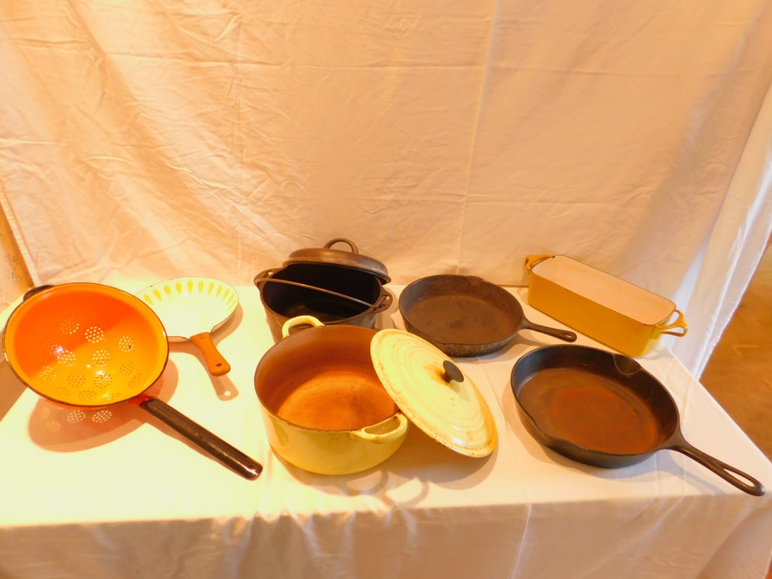 Enameled and iron cookware (1 of 6)