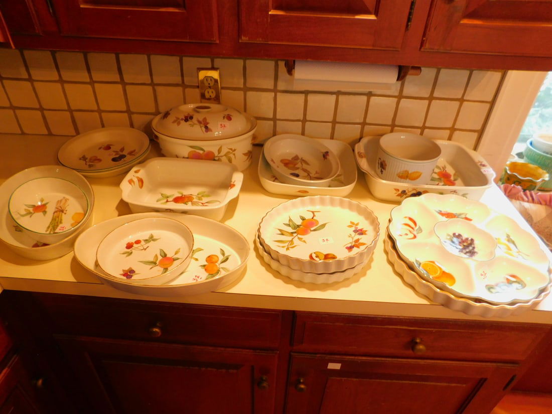 16 pieces Royal Worcester kitchenware (1 of 5)
