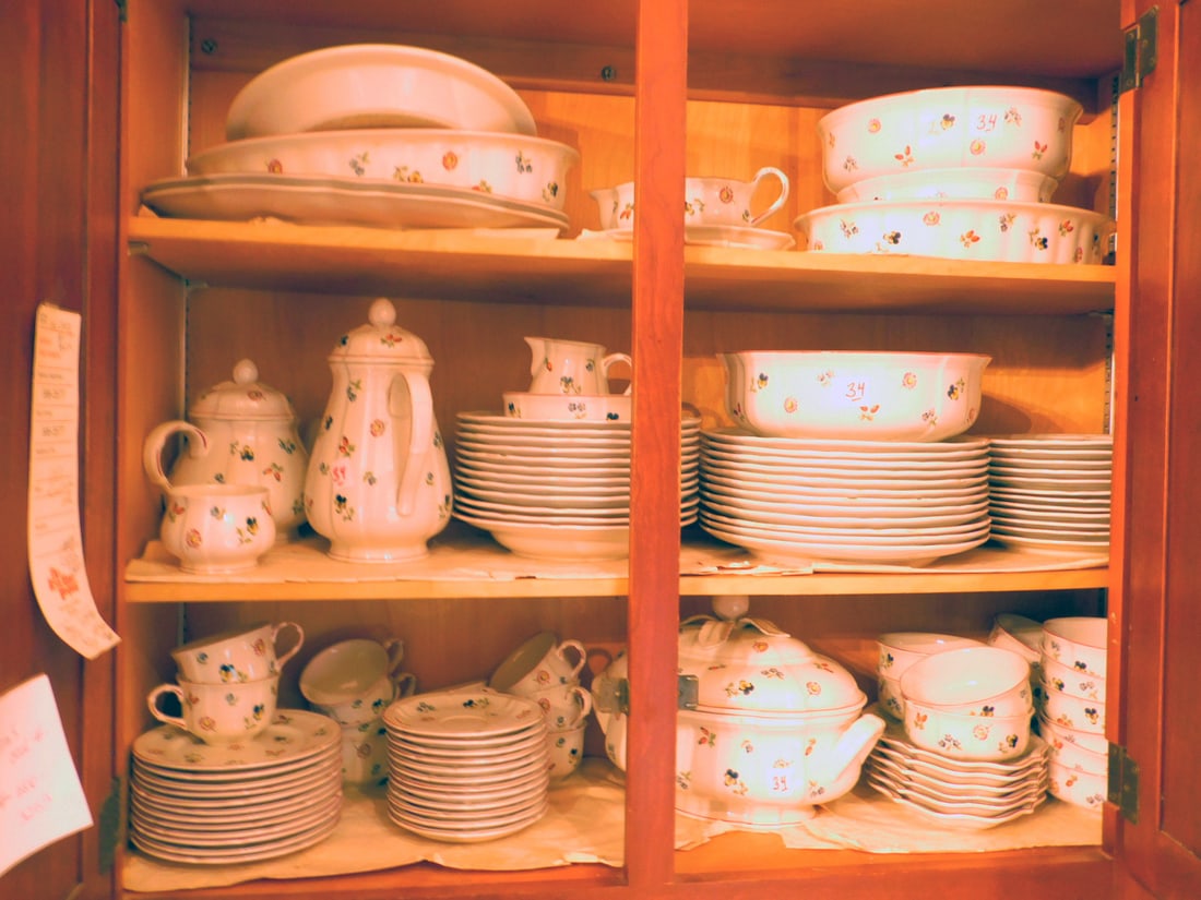 Villeroy and Boch china service (1 of 4)