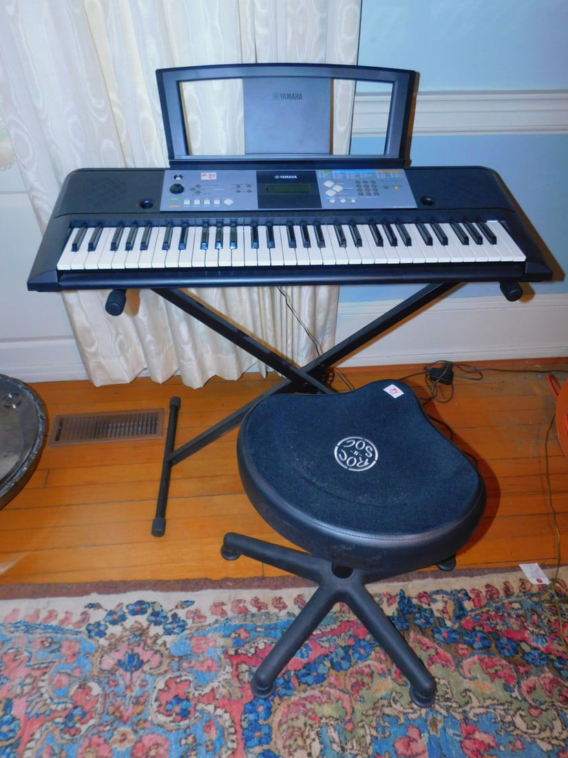 Yamaha keyboard with stool (1 of 4)