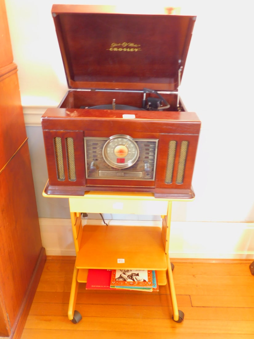 Crosley radio record player (1 of 4)