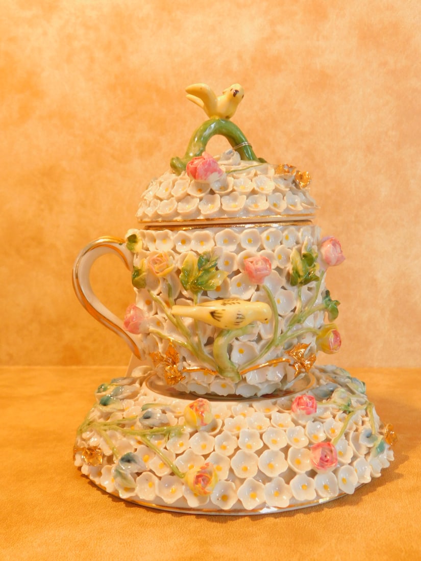 Meissen type lidded cup on stand (1 of 9)