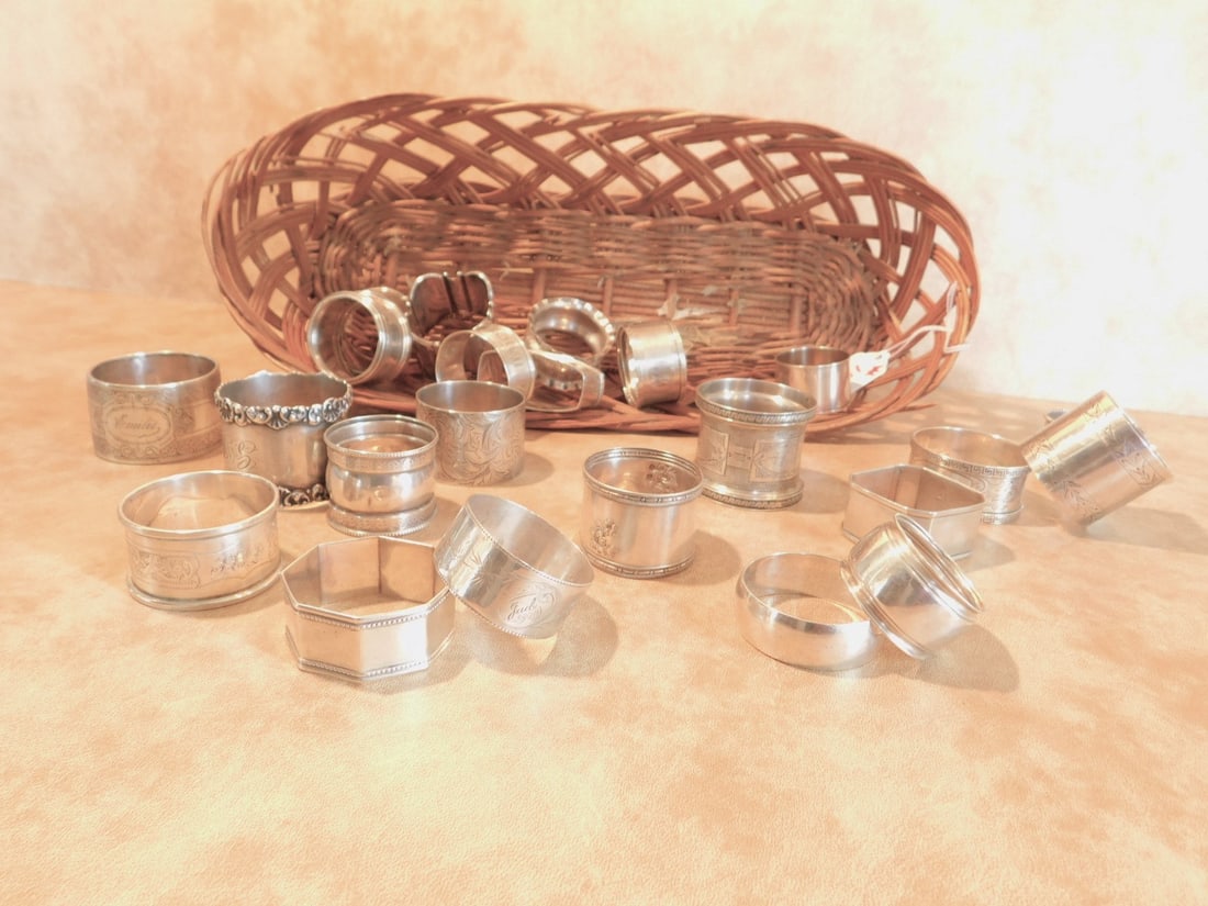 24 Vintage napkin rings (1 of 5)