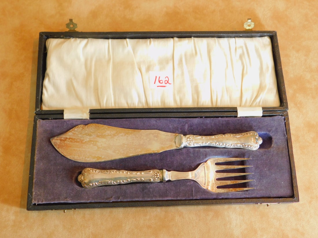 Birks boxed sterling fish set (1 of 4)