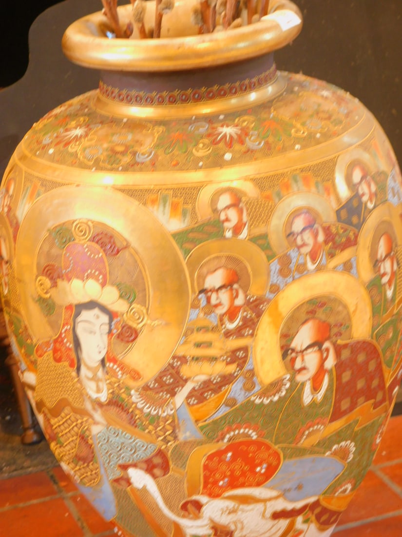 Satsuma floor vase (1 of 4)