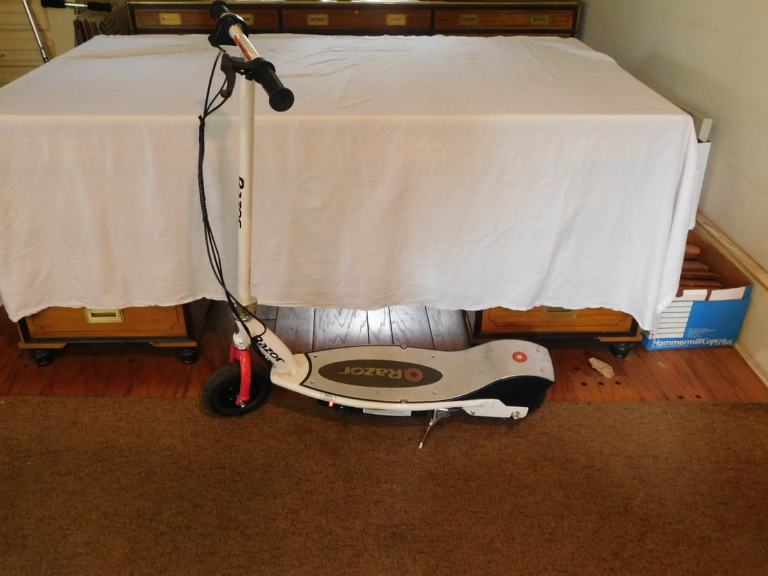 Razor electric scooter (1 of 5)