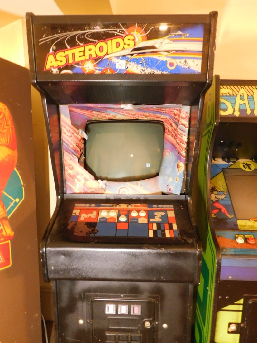 Vintage Atari Asteroids Arcade game (1 of 3)