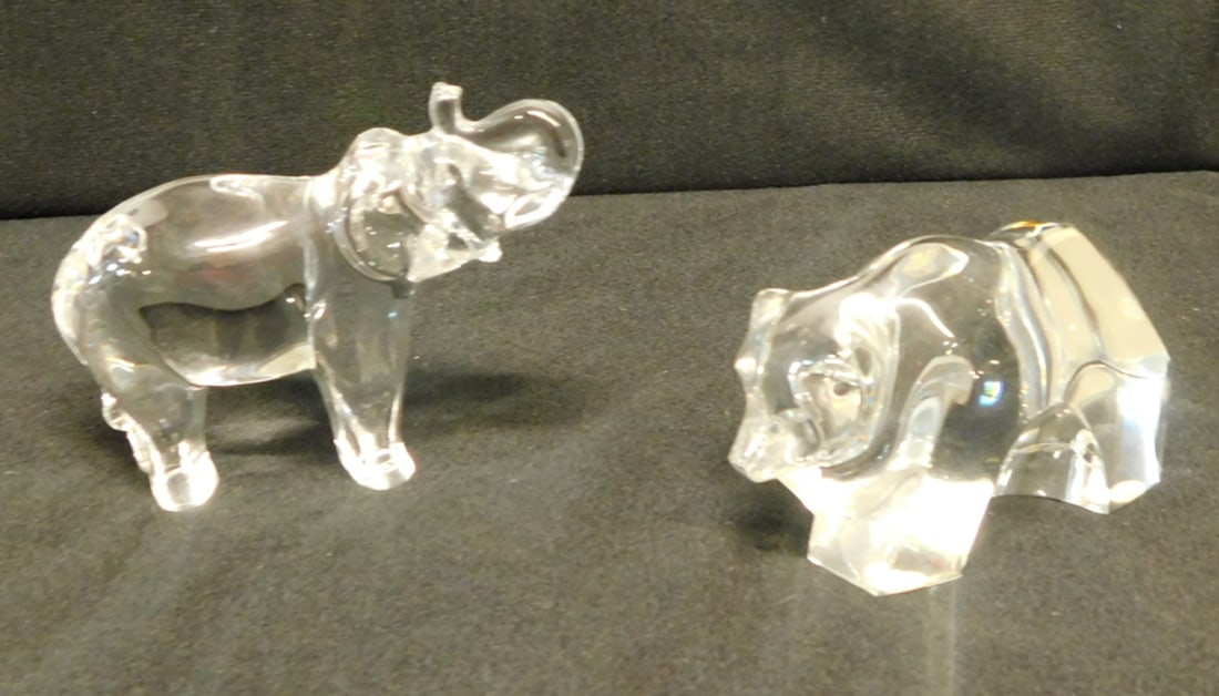 Baccarat Bear & Elephant: Baccarat Bear and Elephant, clear crystal: grizzly bear approx. 4 5/8" x 3 1/2" x 2 1/2"; standing elephant 4 5/8" x 3 3/4" x 2 5/8". CONDITION: Very fine.