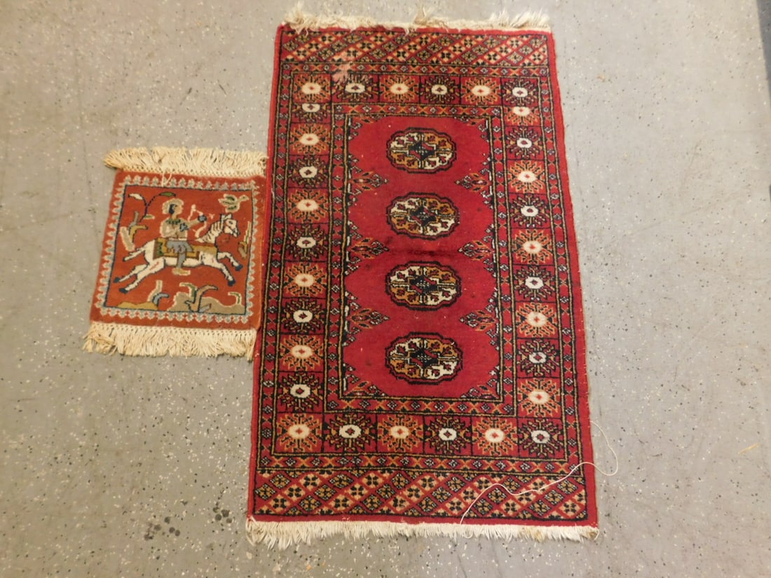 2 Throw Rugs (1 of 5)