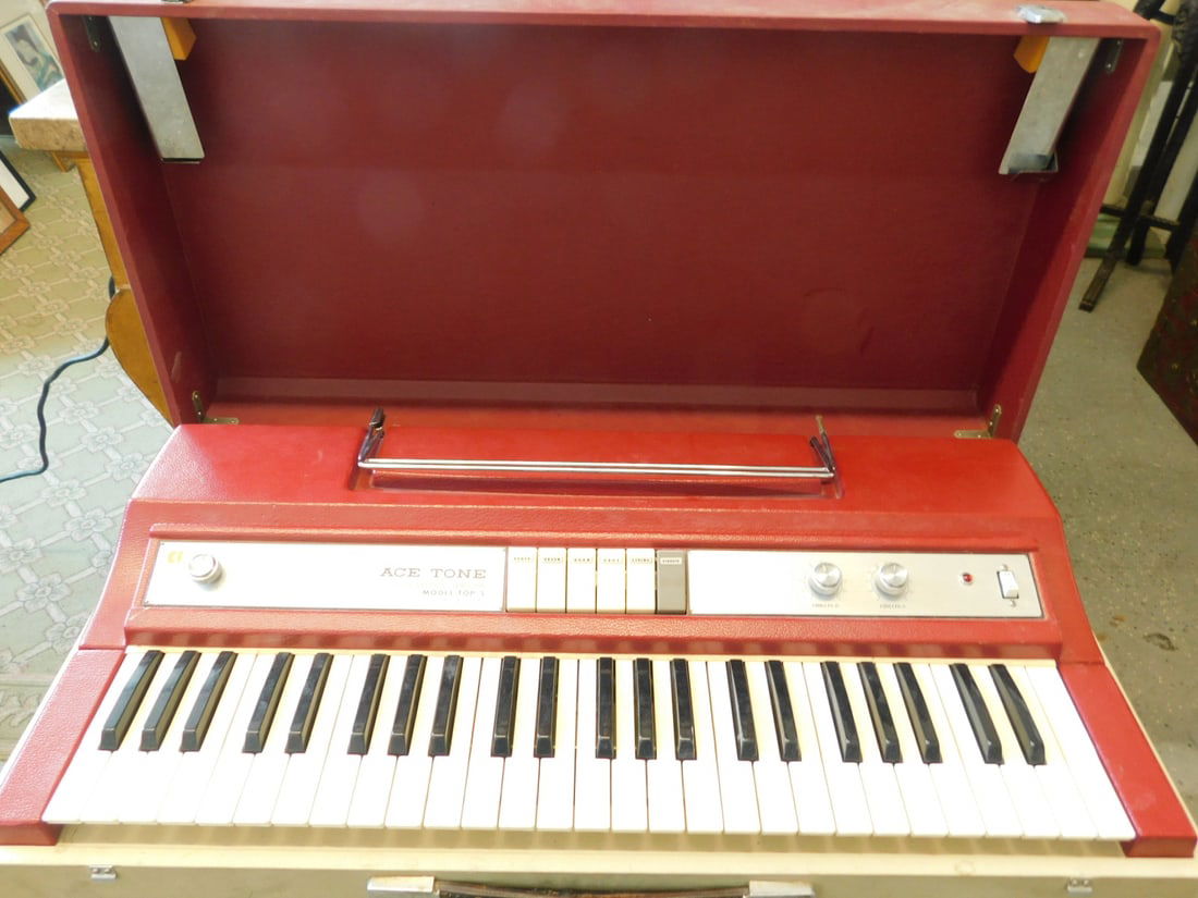 Ace Tone Electronic Organ (1 of 7)