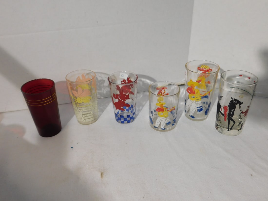 Assorted 1950's tumblers: Assorted 1950's tumblers, glass including (4) ruby glass, (6) Mexican dancers, (9) pink floral. Condition: good