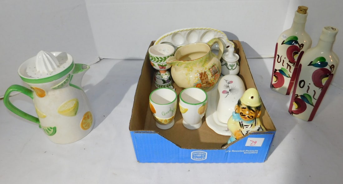 Assorted ceramic ware: Assorted ceramic ware, Juicer / Pitcher, oil and vinegar, English pitcher, cheese grater, etc. Condition: good