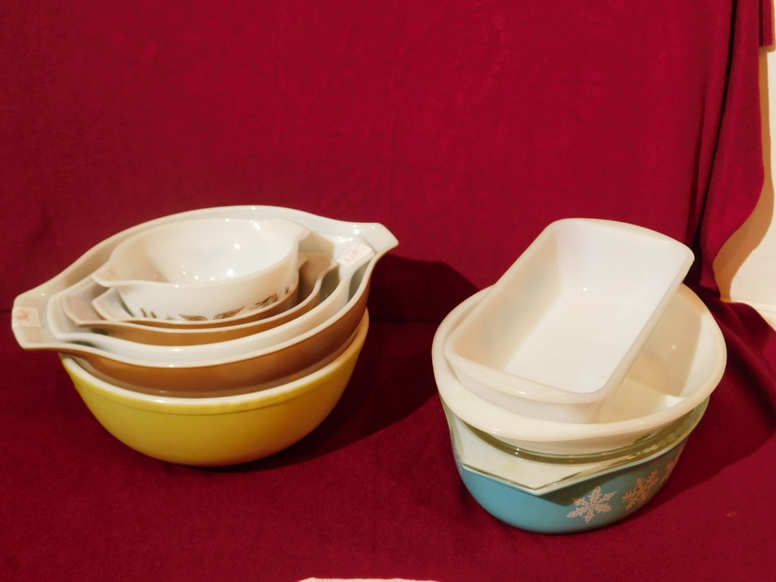Pyrex Group: Pyrex Group includes; nest of 5 mixing bowls plus 2 others, 13"l covered oval bowl, 12" oval bowl (no cover), etc. CONDITION: Very good, used.