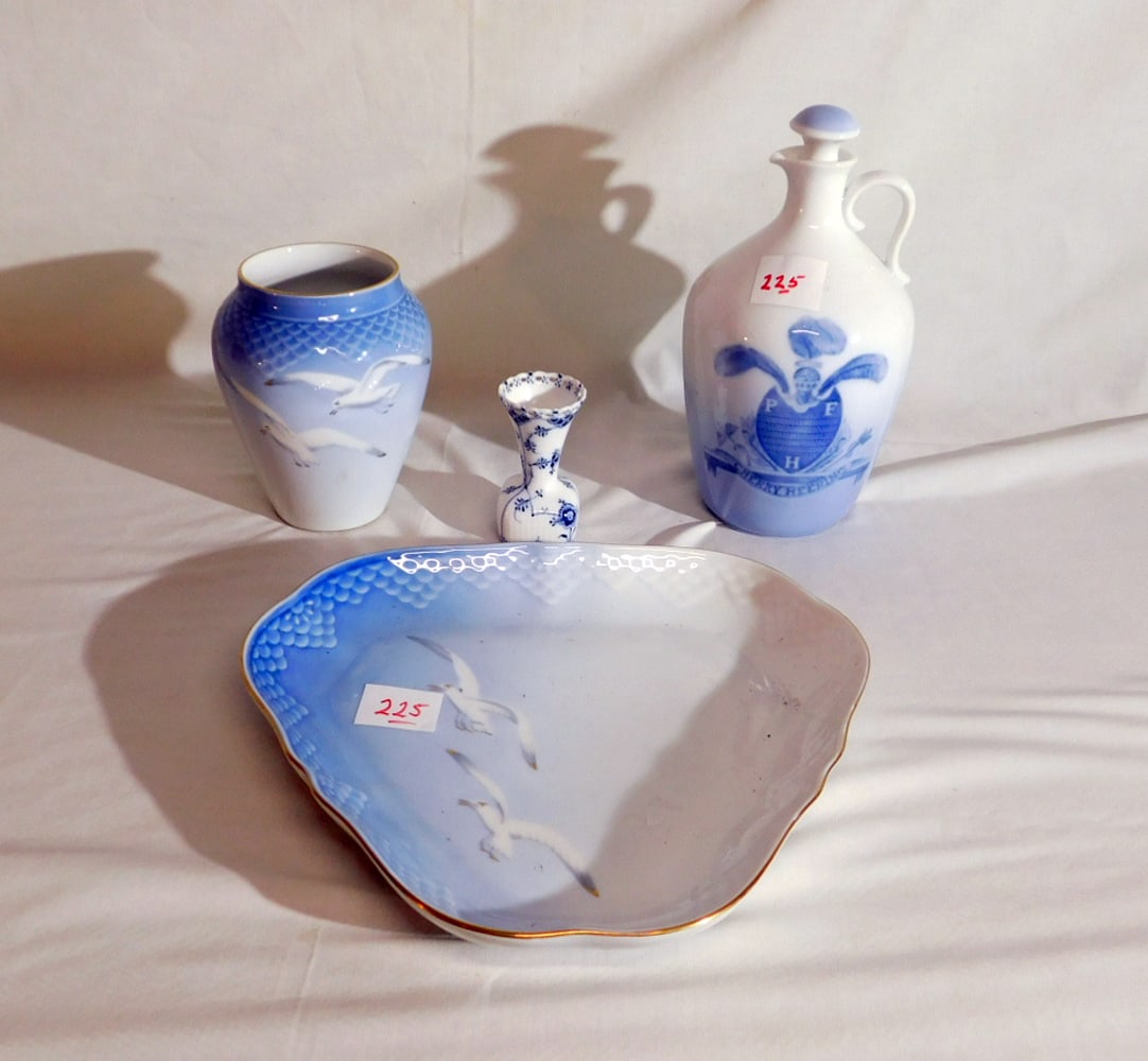 3 Bing & Grondahl Pieces: Three Bing & Grondahl Pieces, includes: No. 354 triangular seagull bowl, 9" x 9 3/4", No. 886 Cherry Heering 8" jug and a 5 1/4"h seagull vase for Danbury Mint and a 3" Royal Copenhagen vase. CONDTION