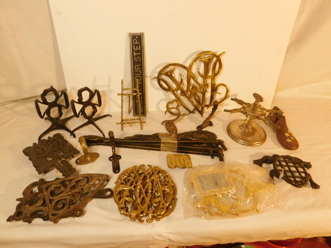 Metal Ware Group: Metal Ware Group, includes: two fancy metal curtain rods, four brass Williamsburg trivets, four cast iron trivets, wood shoe mold, two cast iron stands, iron and brass coat hooks, rubber stamp holder,