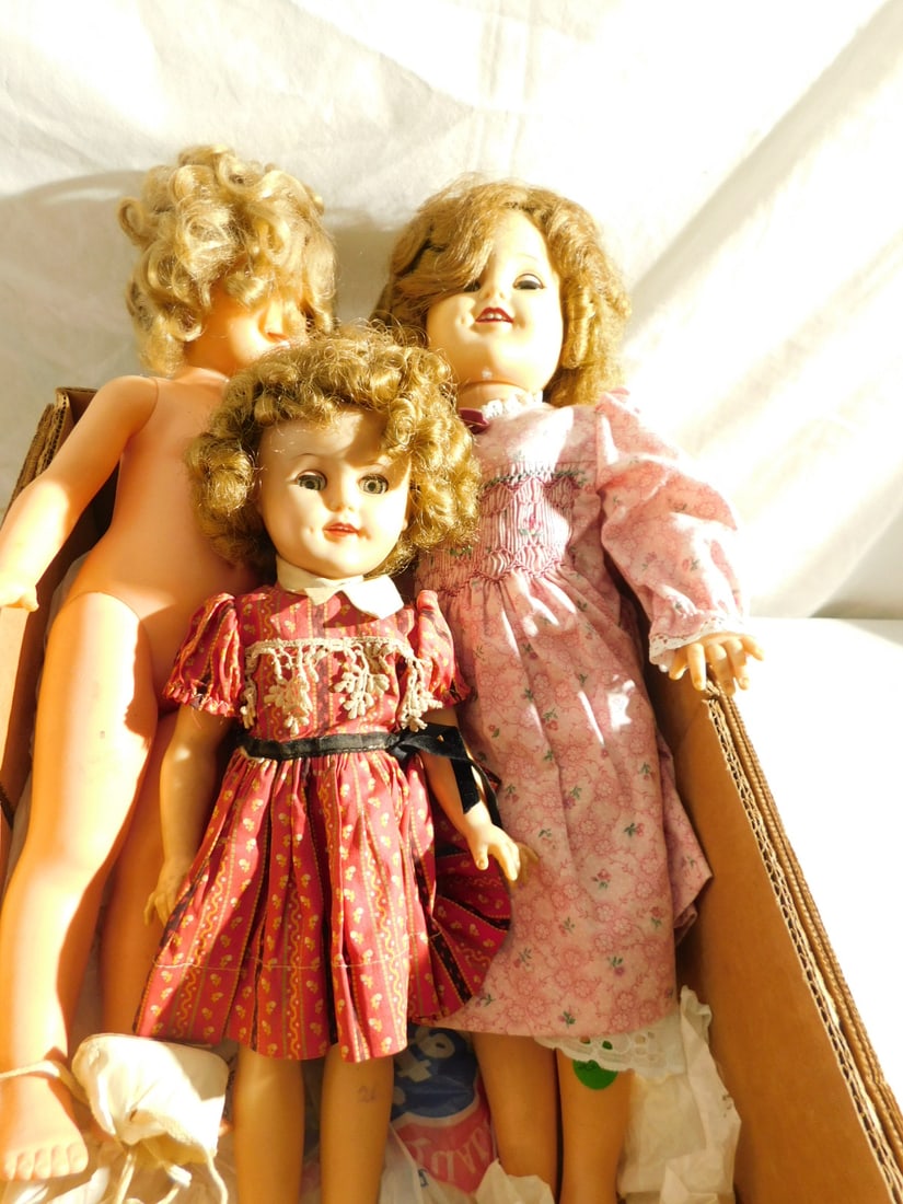3 Vintage Shirley Temple Dolls: Three Vintage Shirley Temple Dolls, vinyl, includes: 14" in red dress, 1972, 16", no clothing and 18" pink floral dress. CONDITION: Very good, used.