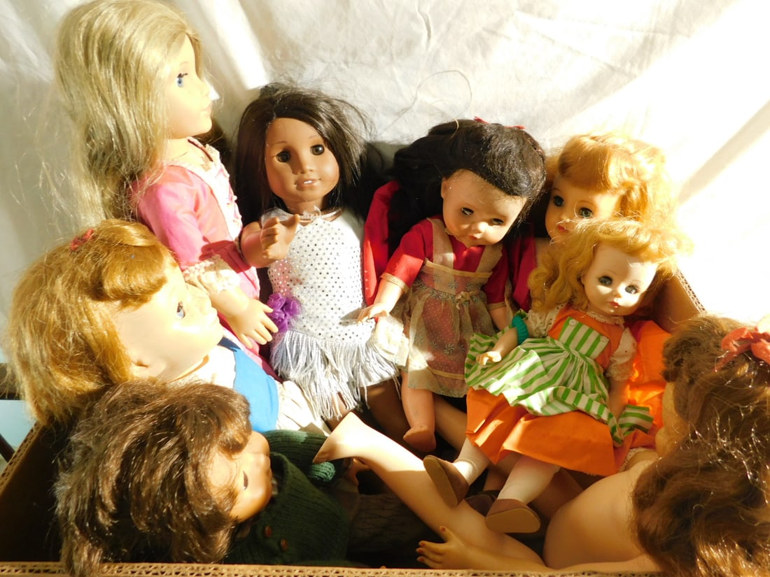 9 Assorted Child Dolls: Nine Assorted Child Dolls, vinyl and hard plastic, Mdm Alexander, Ideal Horseman, American Girl, etc, one talker (not working), from 14" to 18", six clothed, plus one red outfit. CONDITION: Good, used