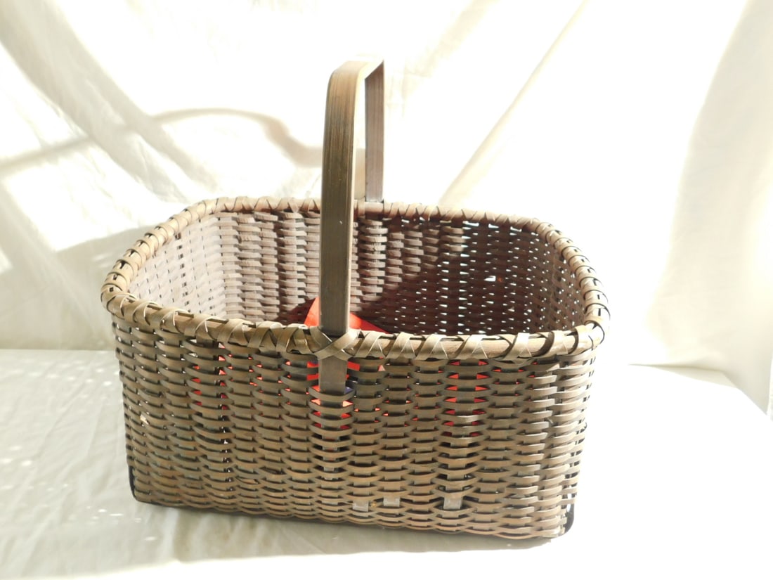 Vintage Splint Basket: Vintage Splint Basket, came weaving sides and bottom, solid wood handle, 15 1/4" and 18 1/2". (with handle). CONDITION: Very good with minor wear.