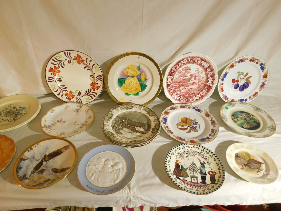 17 Assorted Decorator Plates: Seventeen Assorted Decorator Plates, includes: advertising portrait, ltd ed collector's plates, two Royal Worcester - Evesham, three Johnson Bros. - Friendly Village, Spode - Tower and others by Lladr
