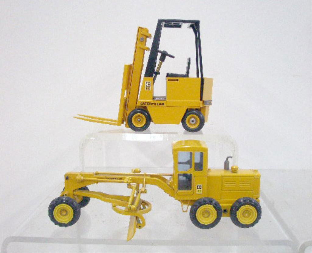 Gescha Models Die Cast Construction Vehicles: Two vintage Gescha Models German die cast metal Caterpillar construction vehicles. CONDITION: