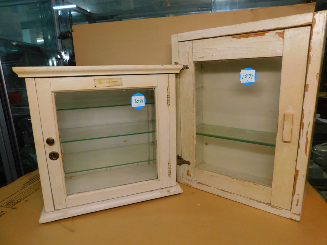 2 Medicine Cabinets (1 of 4)