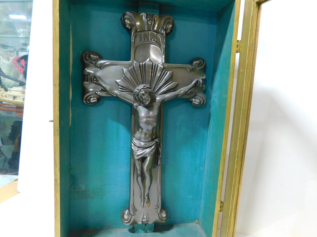 Silvered Metal Crucifix (1 of 4)