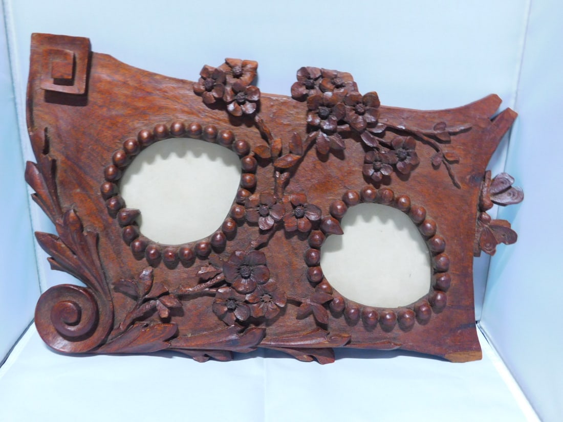 Victorian Carved Picture Frame (1 of 3)