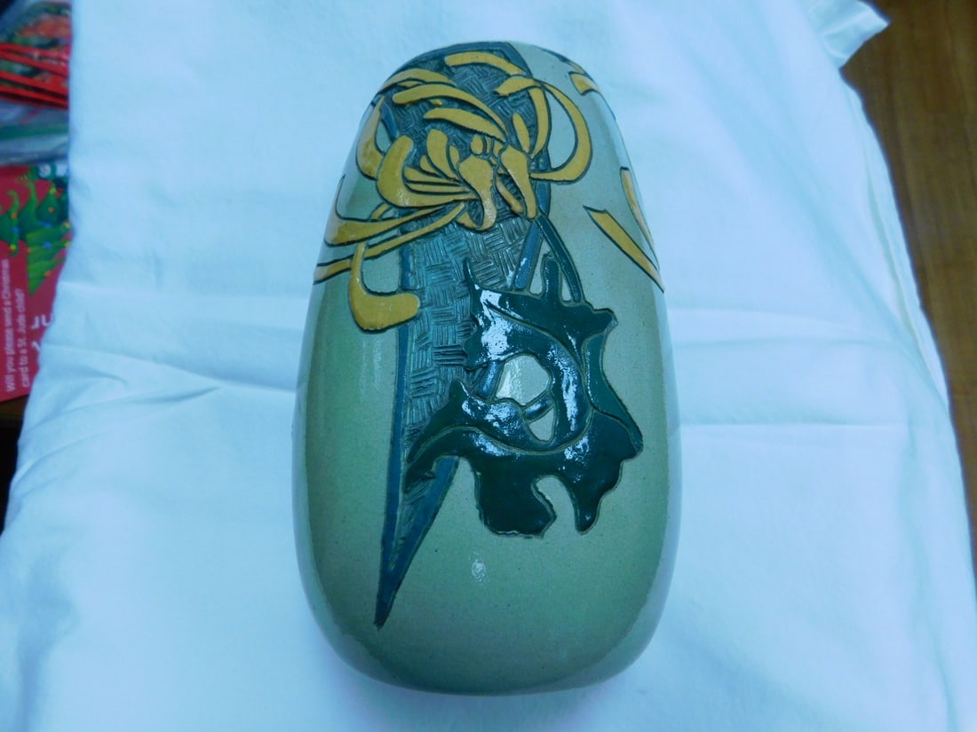 Roseville Vase (1 of 4)