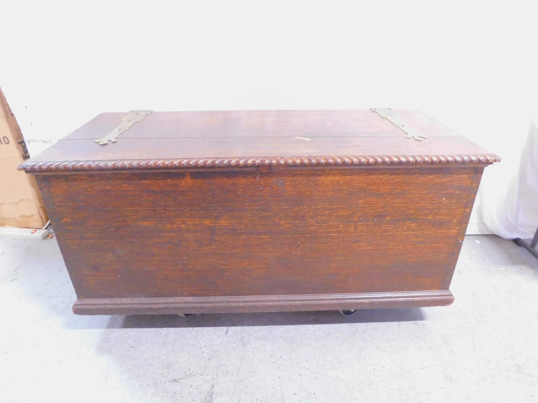 Oak Blanket Chest (1 of 6)