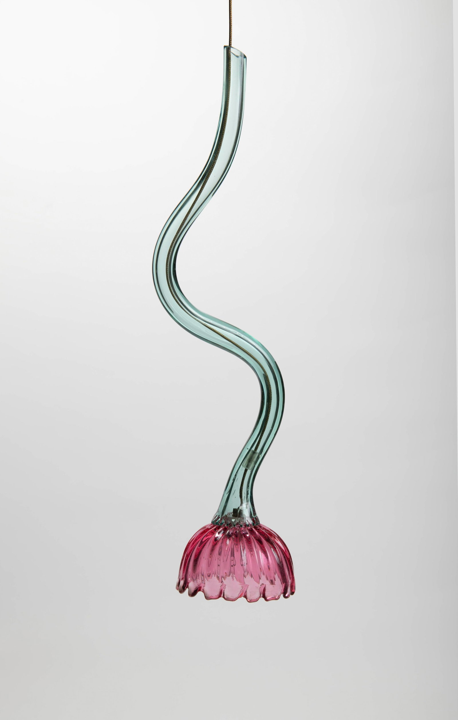 Simon Freejack Light: Simon Freejack Light. red and green glass flower stem light with green stem bases and red flower top, includes: electrical component. Simon / P52674 /PD. CONDITION: Very fine.