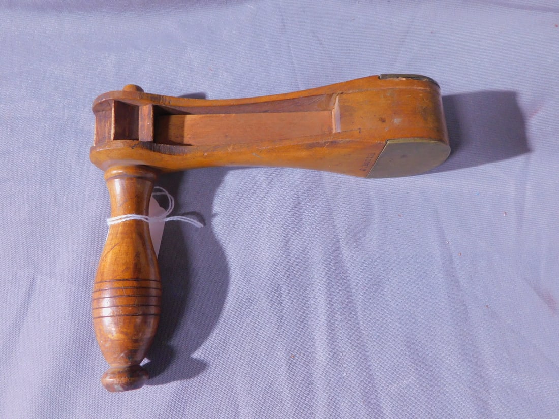 Judaica Grogger: Judaica Grogger, signed by maker "J. Booth", maple with brass end plates, 19th / 20th C, 7 1/4" x 6". [76] CONDITION: Very good, modest wear.