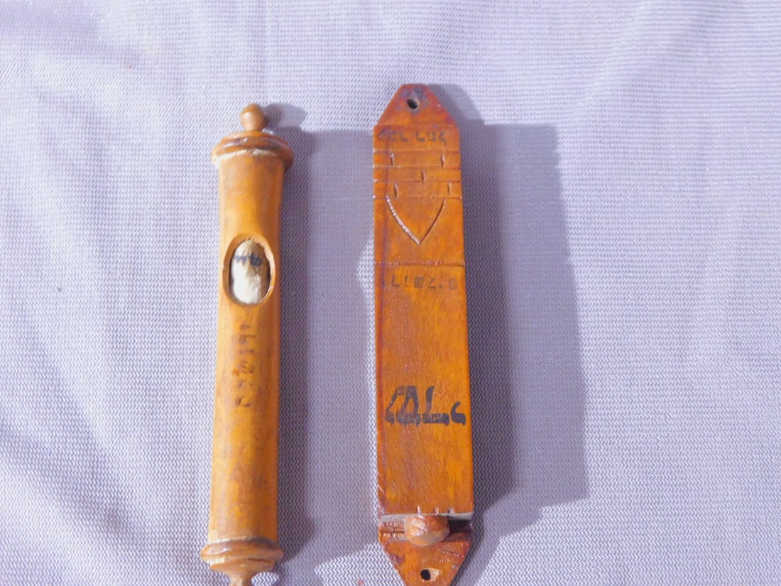 2 Vintage Wood Mezuzah: Two Vintage Wood Mezuzah, 4" length, includes: scroll form with visible prayer; and rectangular form with etched Temple and Hebrew stenciling, early 20th C. CONDITION: Areas of light wear.