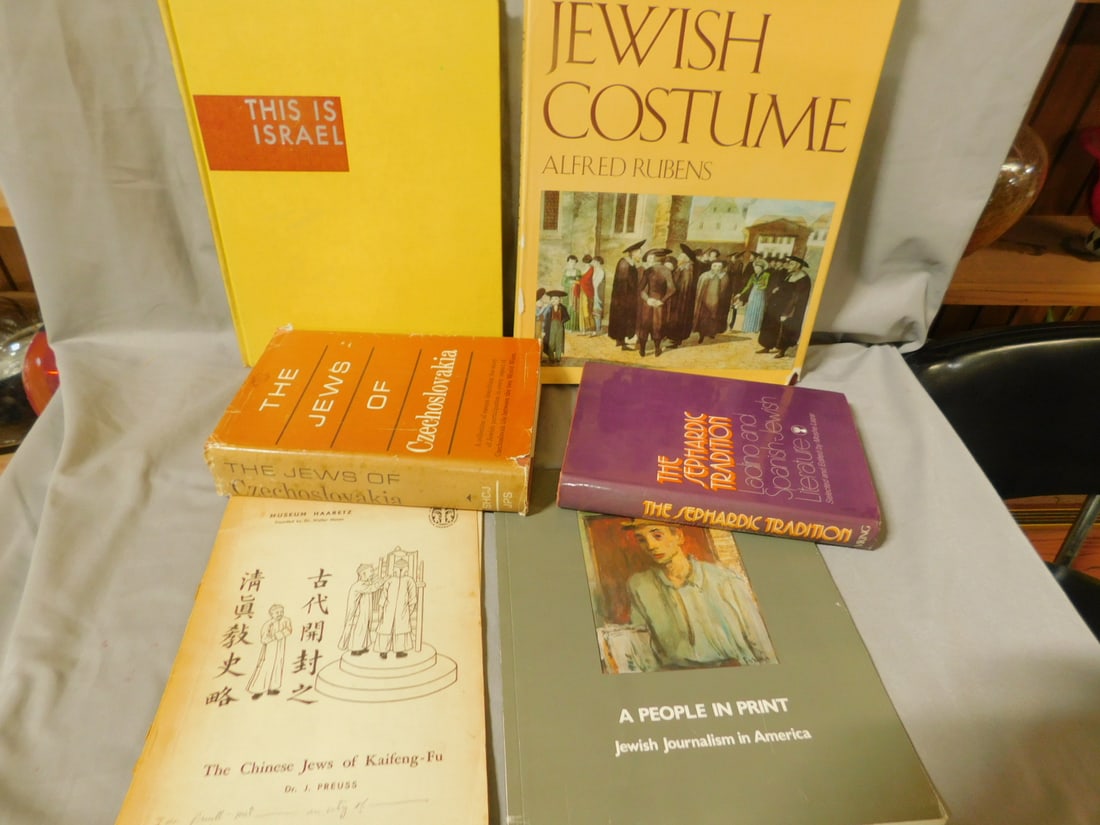 6 Judaica Books: 6 Judaica Books, includes; pamphlet "The Chinese Jews of Kaifeng - Fu" - Dr. J. Preoss Museum Haaretz: "This is Israel" - I.F. Stone - Boni and Gaer, pub 1948; "The Jews of Czechoslovakia" Vl I - Jewi