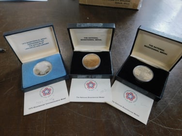 3 Bicentennial Medals
