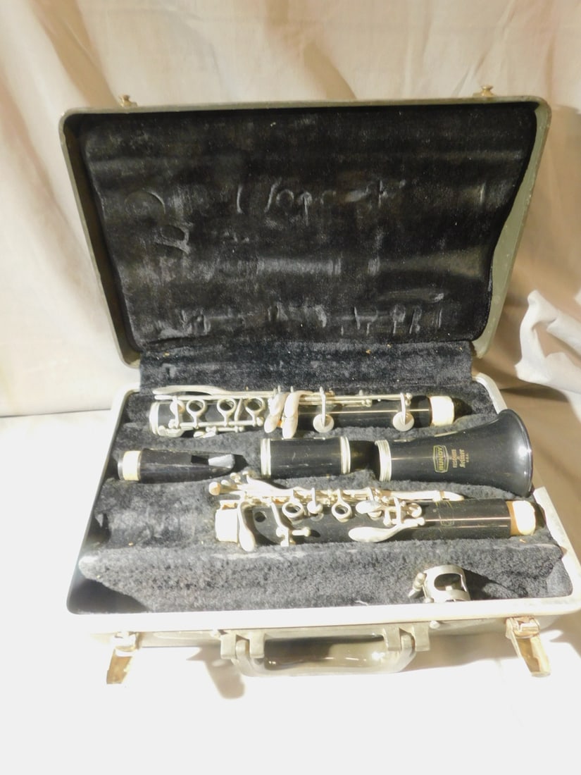 Bundy Clarinet (1 of 3)