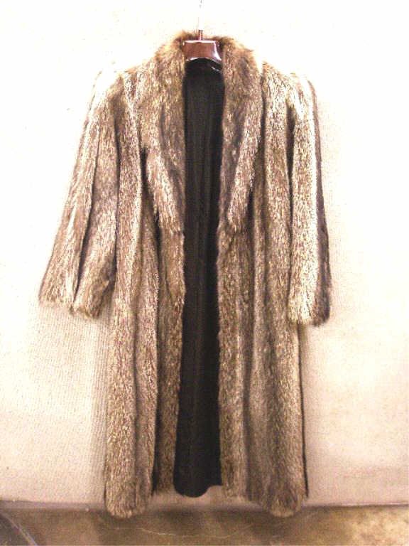 Vintage Ladies Raccoon Fur Coat: Vintage ladies full length silver Raccoon fur coat, size 8-10.[4] CONDITION: Very good with minor wear from usage, name stitched on lining.