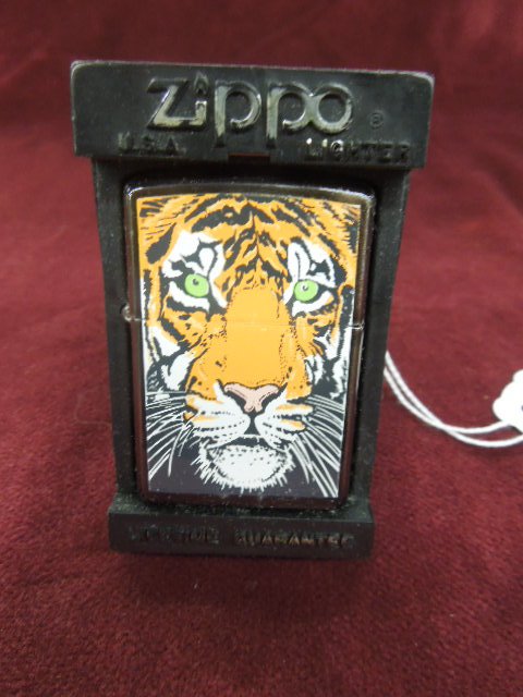 Zippo Lighter "Tiger": Zippo lighter - "Tiger", front and backside, 90's, Barrett - Smythe collection, new old stock with plastic flip front Zippo case. CONDITION: New old stock.