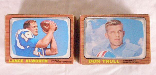 1966 Topps Football Cards: Lot of 123 assorted 1966 Topps Football cards, includes: Lance Alworth, Don Maynard, Bobby Bell & (2) George Sauer. CONDITION: Fair to good.