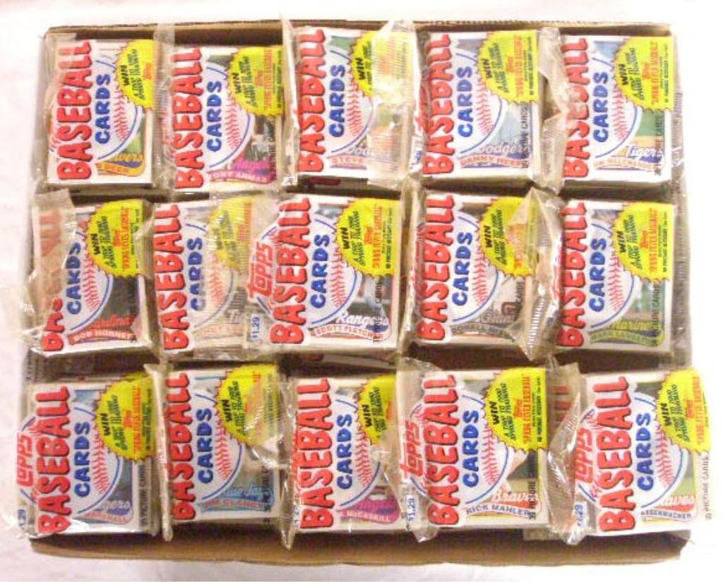 1989 Topps Unopened Baseball Card Packs: Lot of 31 unopened 1989 Topps Baseball card jumbo packs. CONDITION: All have minor wear on packaging.
