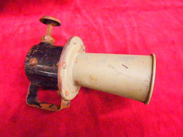 Model-T Ford Push Button Horn: Model-T Ford Push Button Horn. Condition: Fair used. Works on and off.