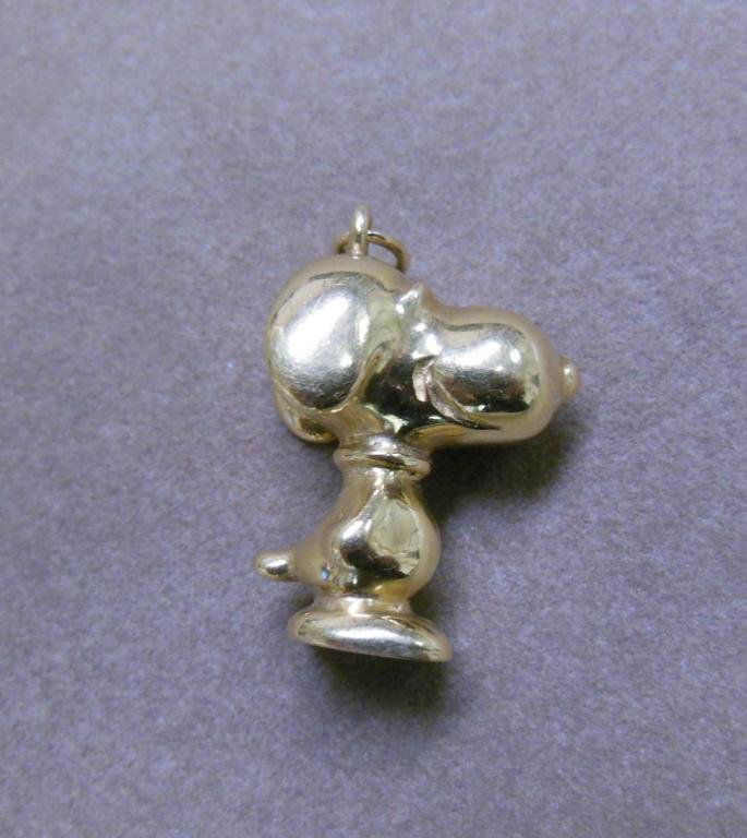 18k YG Cartier Snoopy Drop: 18k yellow gold Cartier Snoopy drop, 1" x 3/4" pendant given by Charles Schulz to female cast members of de Follies in "Snoopy's Musical on Ice", starring Peggy Fleming, aired May, 1977 on CBS. United