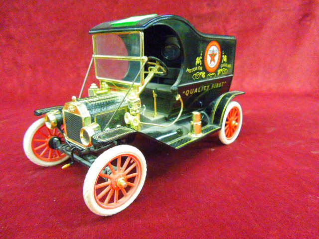 1913 Model Texaco Truck: Gearbox collectibles 1913 model -T Ford Texaco delivery truck. CONDITION: Some wear with age.