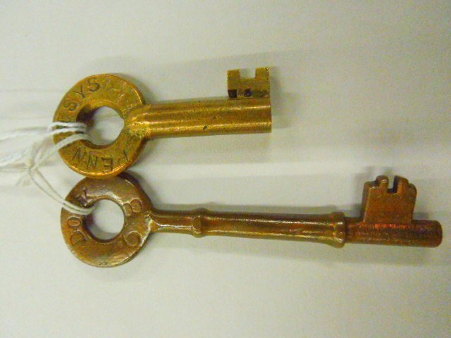 Penn RR SYS Adlake Brass & PRR Car key dock 68: Penn RR SYS Adlake Brass & PRR Car key dock 68.