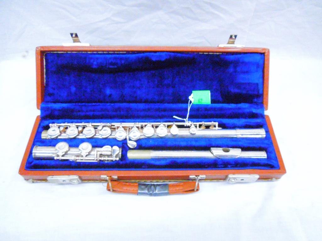 Gemeinhardt 2SP Silver Plated Flute. SER# H32480: Gemeinhardt 2SP Silver Plated Flute. SER# H32480 with case. Condition: Fair, has significant scratches, some finish loss.