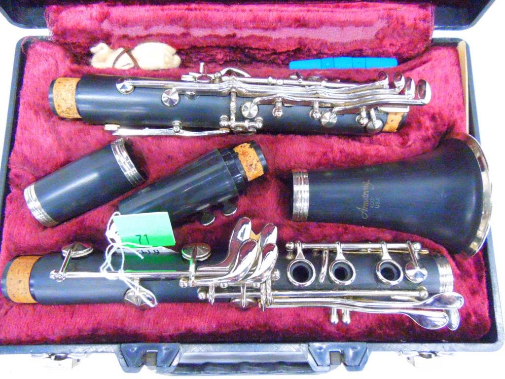 Armstrong Clarinet Model 4001 SER# 44-74158: Armstrong Clarinet Model 4001 SER# 44-74158 with case. Condition: Good used.